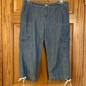 Tommy Hilfiger chambray capris. Size 12. Great condition. Very cute!!